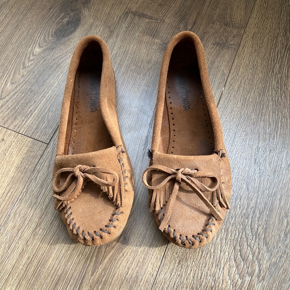 Minnetonka Women’s Kilty Hardsole Moccasin - Great Condition - Picture 3 of 7